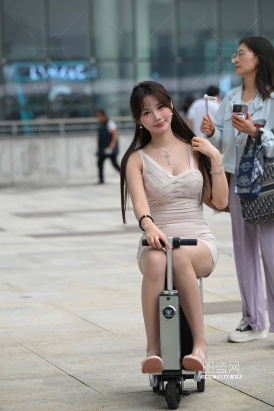 丰满美足-李思佳