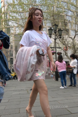 4K - 爱拍照的美姐姐 [2.71 GB/MP4]