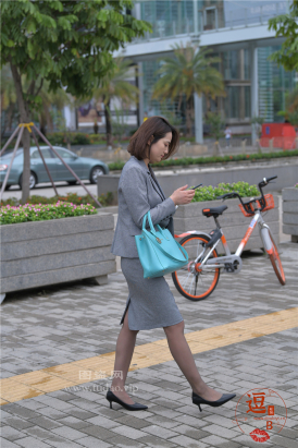 编码0194灰色职业装灰色高跟短发熟女