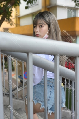 【蛋蛋】牛仔热裤小妹