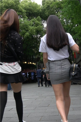 4K-清纯气质街拍美女姐妹三人行 [1.73 GB]