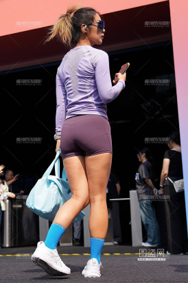 紫色紧身运动装两组