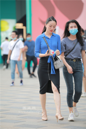 编码1966紧身包臀裙少妇