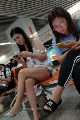 4K - 街拍银白色高跟姑娘 [476 MB/MP4]