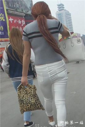 街拍紧身裤美臀三姐妹逛街，令人窒息的紧 [679 MB]