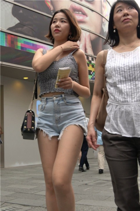 4K 高腰热裤吊带衫短发街拍美女