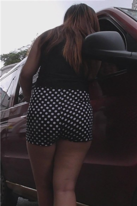 斑点热裤丰腴肥妹 [447 MB]