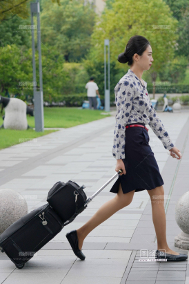 长龙阳光下肉丝闪闪东航乘务长蓝色眼影金棕丝