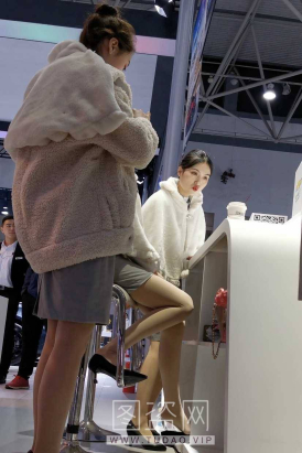 心灵街拍第60期 车展前台坐姿