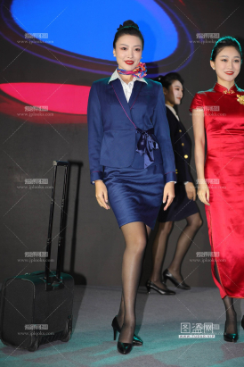 美丽川航第六代空姐制服蓝宝石黑si高跟全方位形象展示