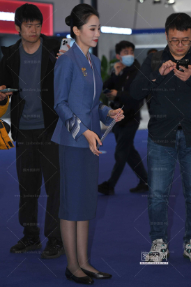 SH26-70-36√山东航空空姐-先生-要扫码吗