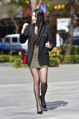 细腻的 黑 丝 长TUI 美 女